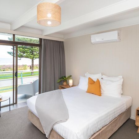 Whispering Sands Beachfront Motel กิสบอร์น ภายนอก รูปภาพ