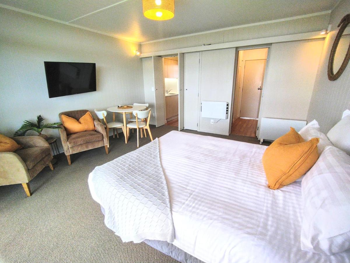 Whispering Sands Beachfront Motel กิสบอร์น ภายนอก รูปภาพ