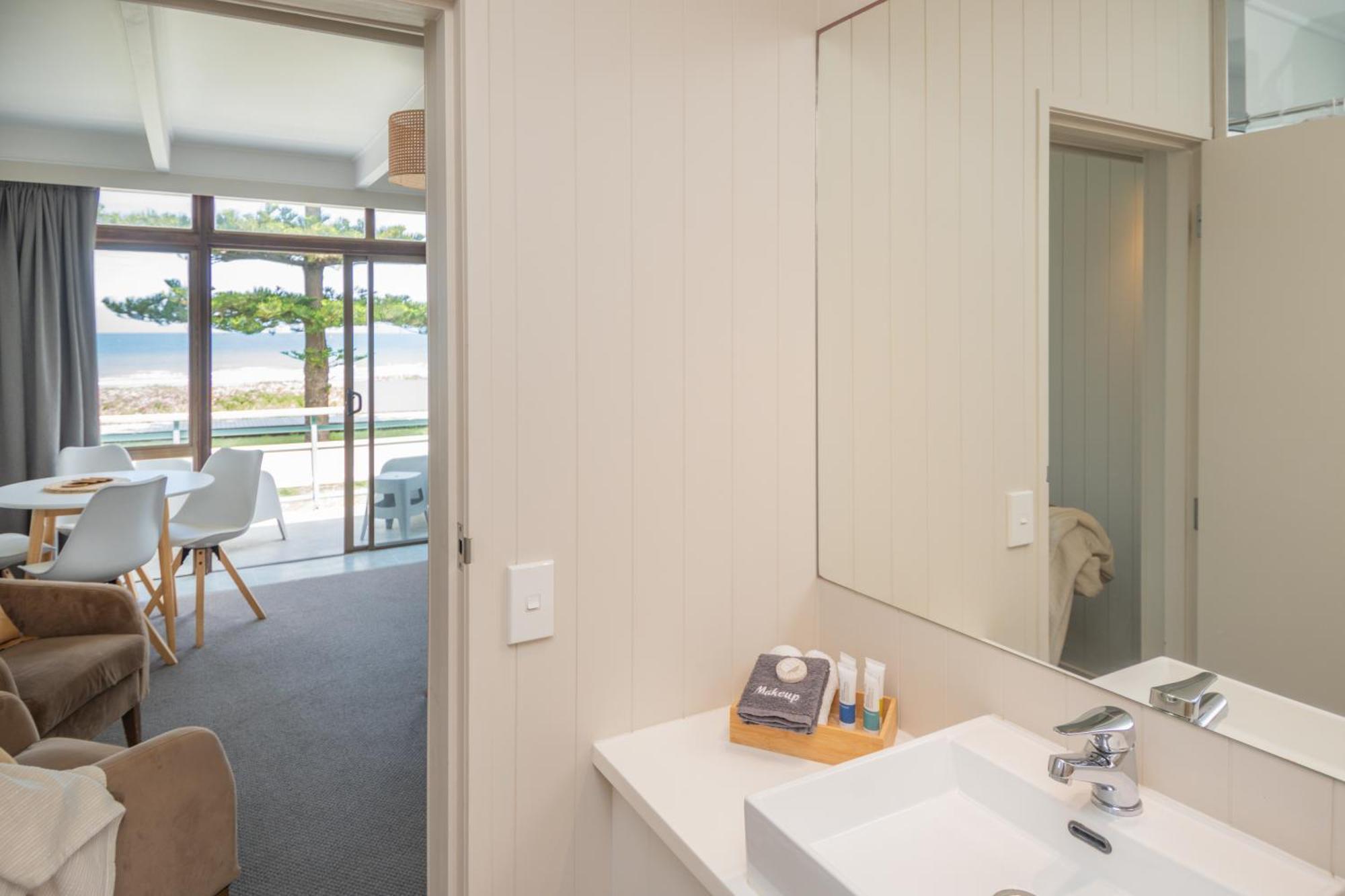 Whispering Sands Beachfront Motel กิสบอร์น ภายนอก รูปภาพ