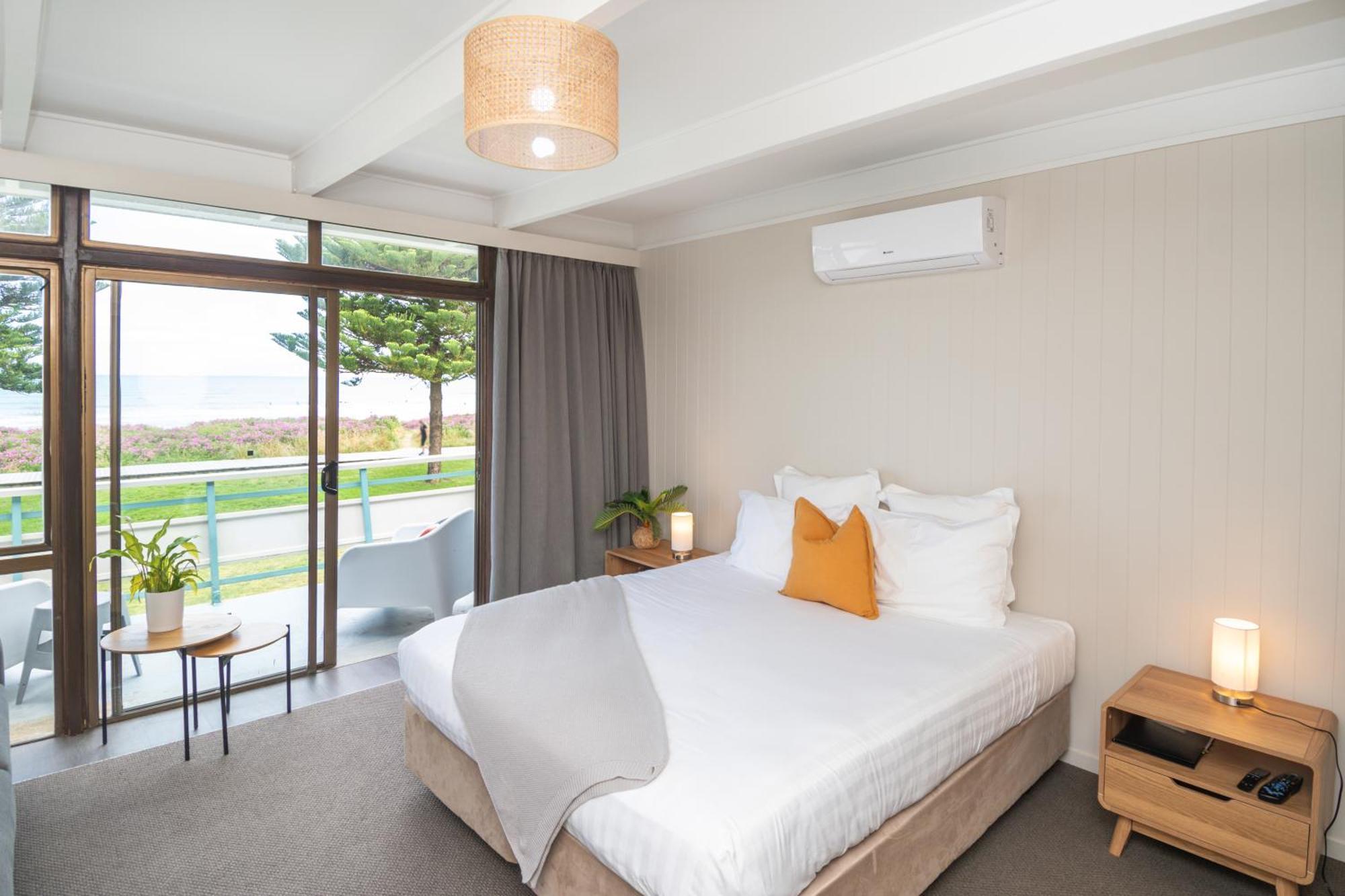 Whispering Sands Beachfront Motel กิสบอร์น ภายนอก รูปภาพ