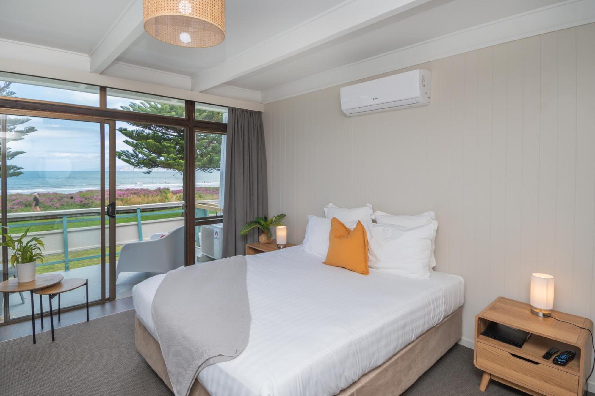 Whispering Sands Beachfront Motel กิสบอร์น ภายนอก รูปภาพ