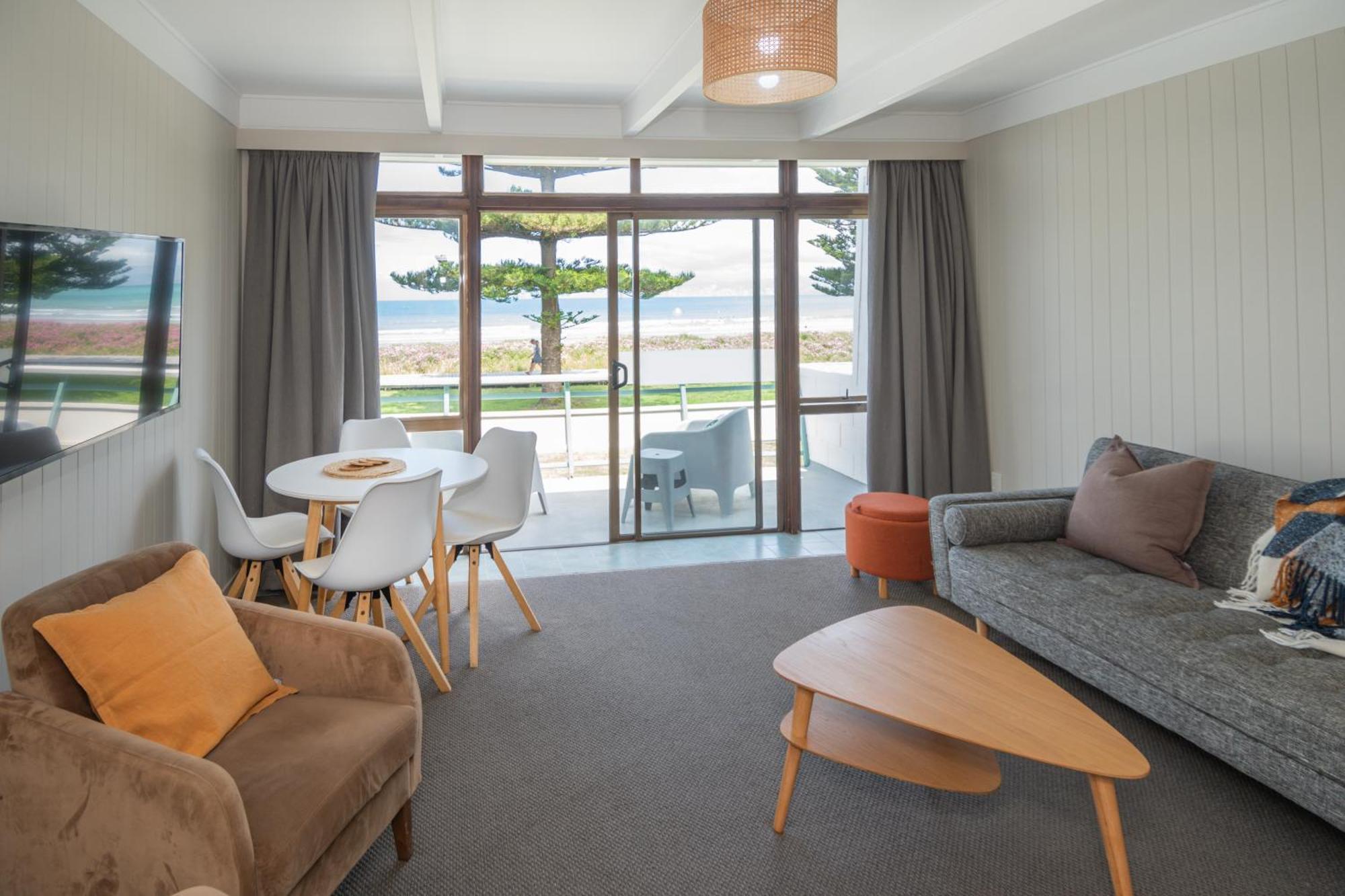 Whispering Sands Beachfront Motel กิสบอร์น ภายนอก รูปภาพ
