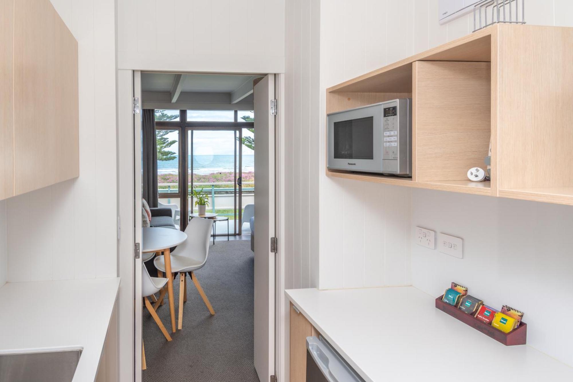 Whispering Sands Beachfront Motel กิสบอร์น ภายนอก รูปภาพ