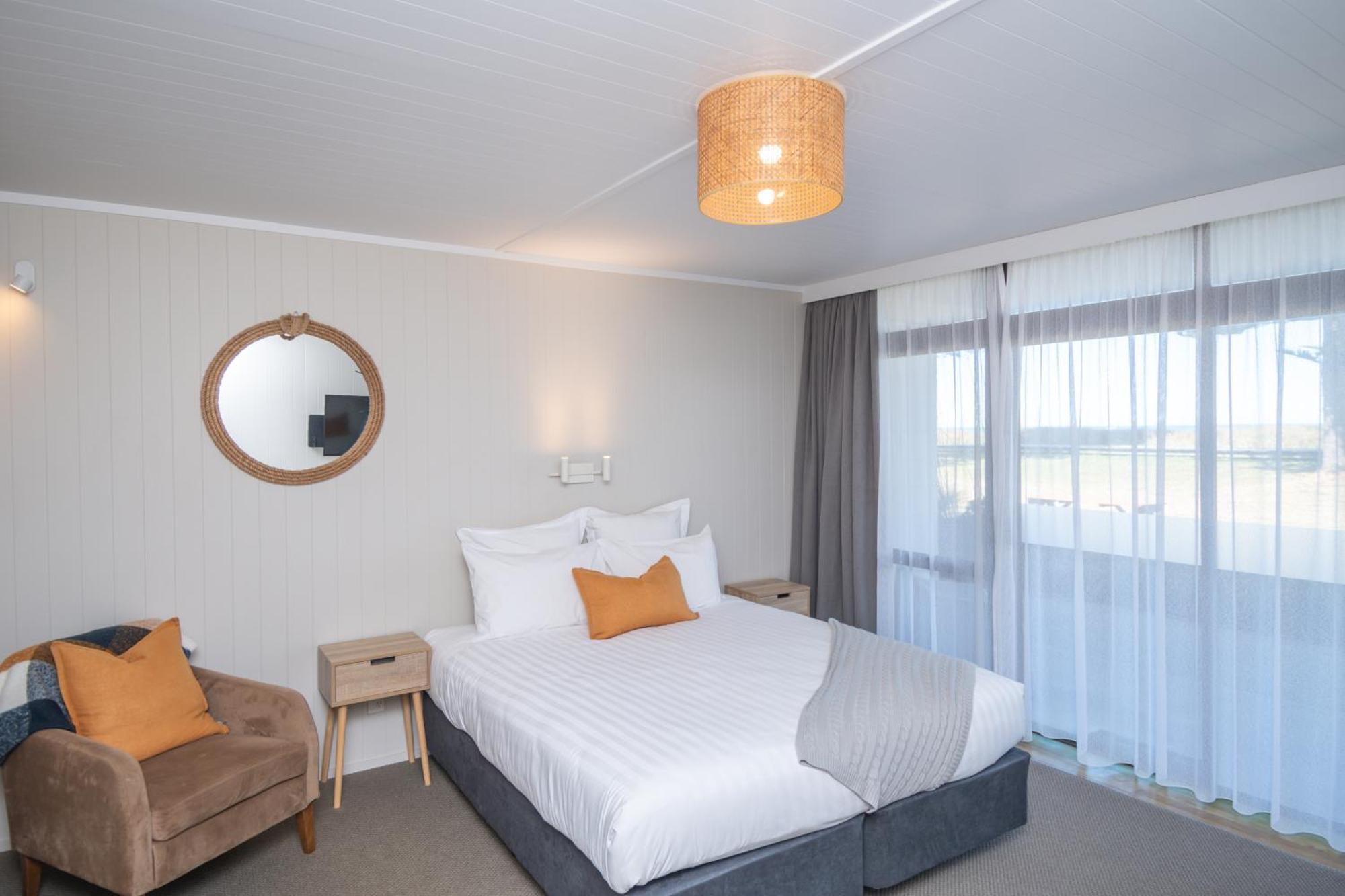 Whispering Sands Beachfront Motel กิสบอร์น ภายนอก รูปภาพ