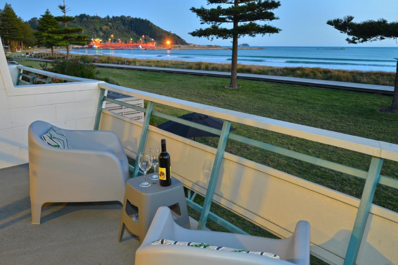Whispering Sands Beachfront Motel กิสบอร์น ภายนอก รูปภาพ
