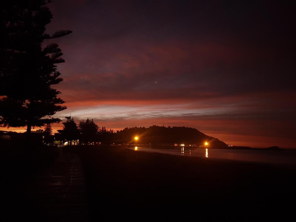 Whispering Sands Beachfront Motel กิสบอร์น ภายนอก รูปภาพ